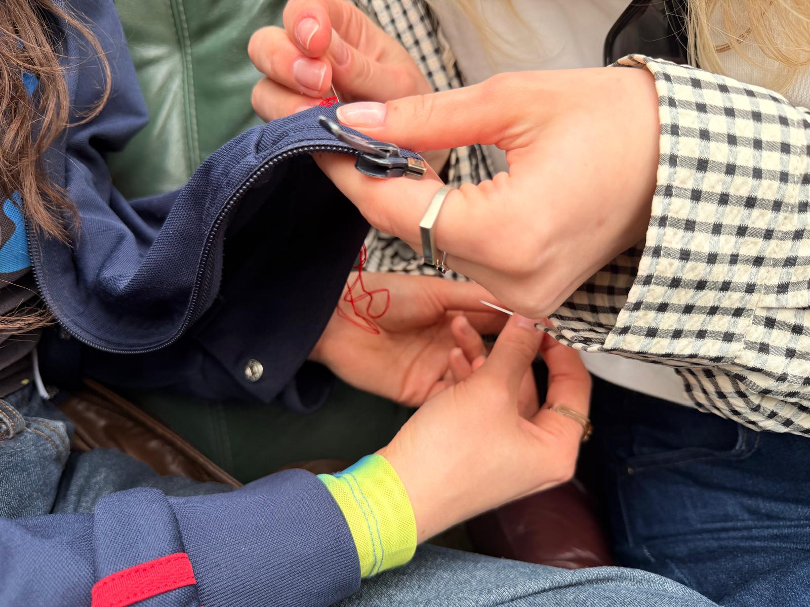 Other’s Hands: On Embodied Knowledge and Encounter